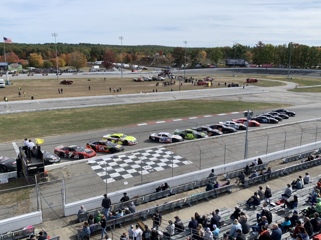 The @PASSSLM14 Super Late Models are lined up and ready to complete their 75-lap portion of the #SunocoWorldSeries. Watch live: speed51.tv/products/ppv-t…