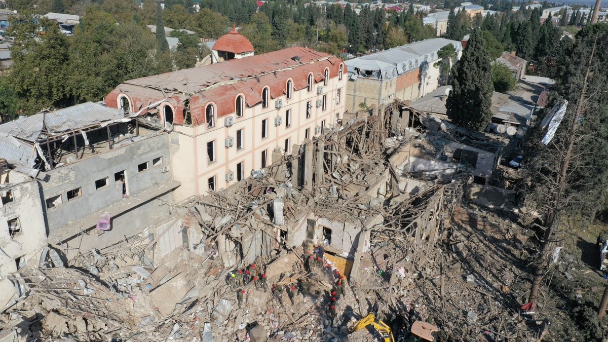 #Ganja, die zweitgrößte Stadt #Aserbaidschans, die in der Nacht von #Armenien angegriffen wird, kann nur als #Terrorismus bezeichnet werden
#PrayForGanja #StopArmenianTerrorism