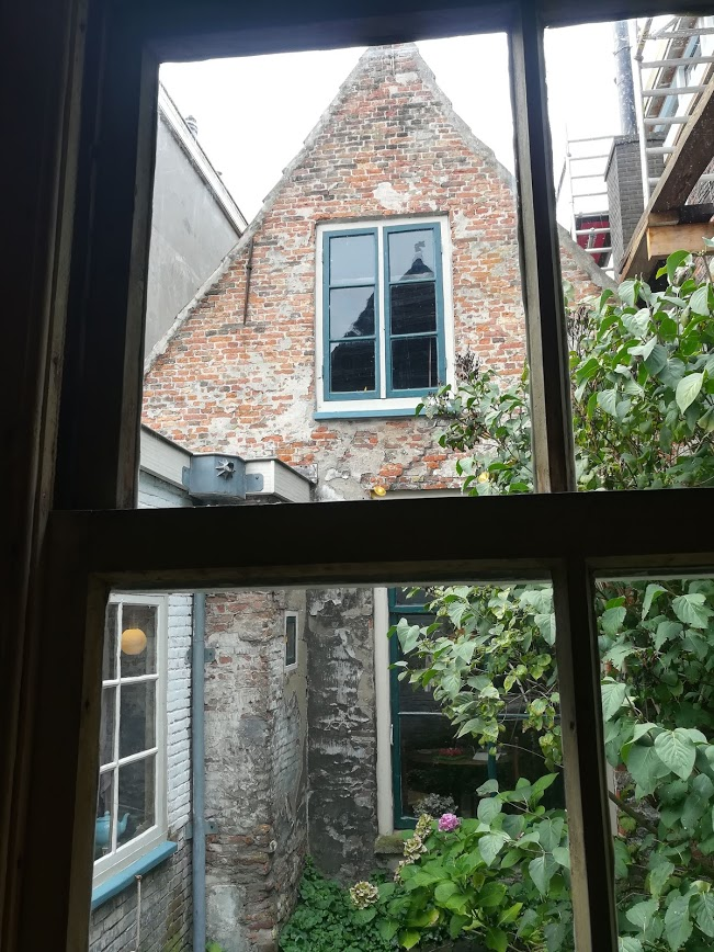 Teszelszky's tweet photo. Support your local #library and #museum in #corona times! My #timetravel in hidden gem and tiny #museum het #Leids Weverhuis (weavers house): almost unchanged since 1955. Impressive unrestored #earlymodern #heritage! (Please keep it that way!) https://t.co/W54zb4B8ga https://t.co/geU0d72haD