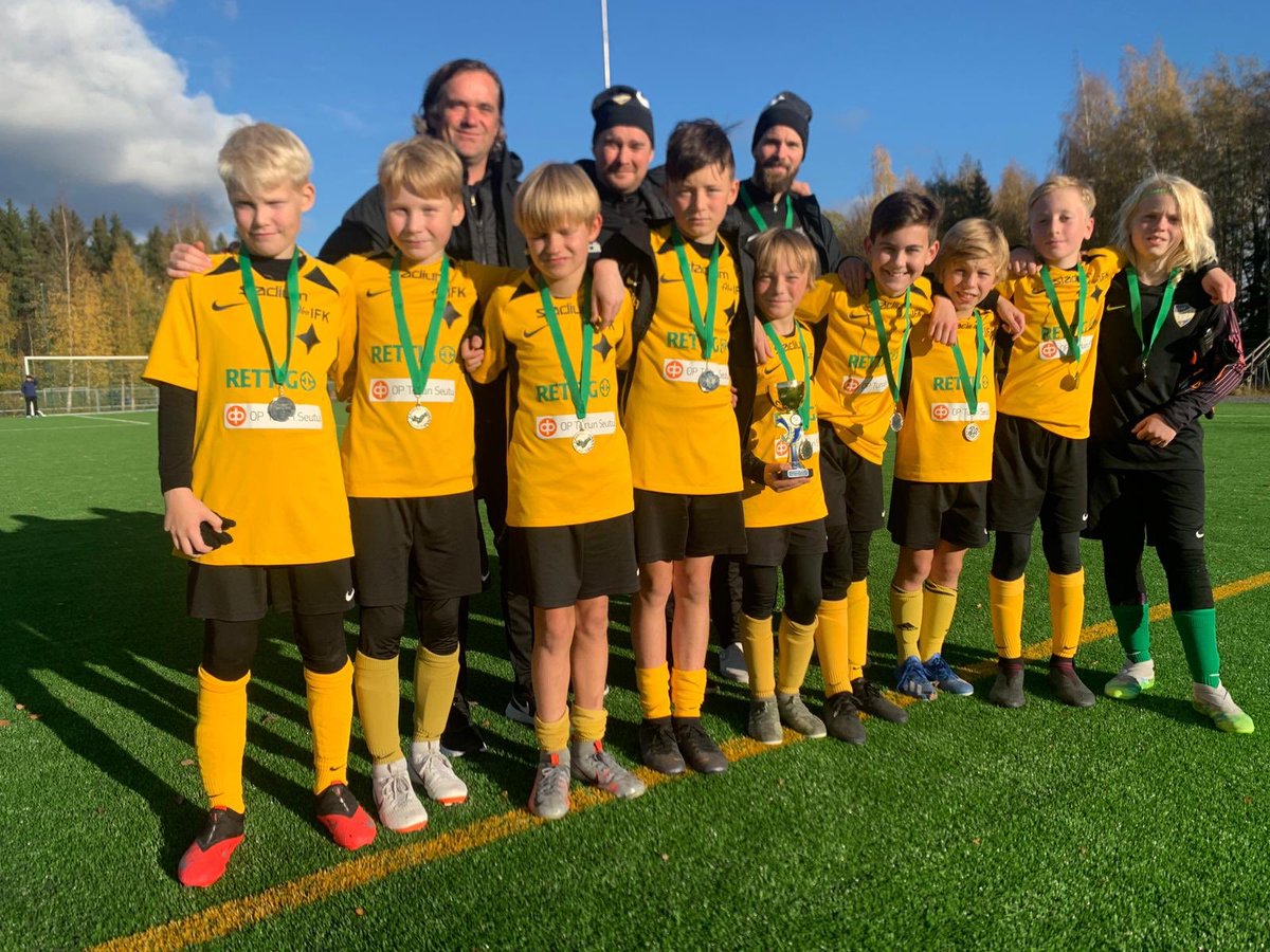 aifk09's tweet image. Joukkueemme osallistui vkonloppuna Tampereella järjestettyyn #ilvescup2020 kutsuturnaukseen U11 elitesarjassa. Paikalla Suomen huippujengit, tuloksena turnauksen 2. sija. Onnea @hjk09akatemia turnausvoitosta! #ffåifk #experimentalfootballjourney 

instagram.com/p/CGNNMSPFuTh/…