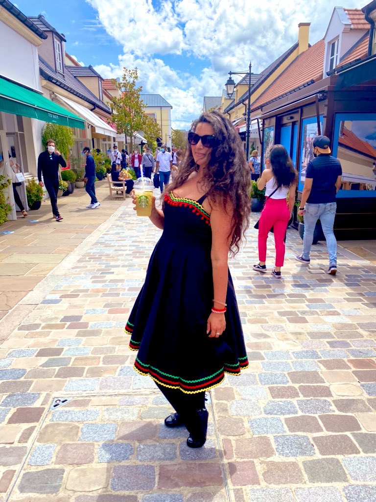 Day 11 of 31 of my « a dress a day keeps the blues away  » : Marianne dress by  @HellBunny !