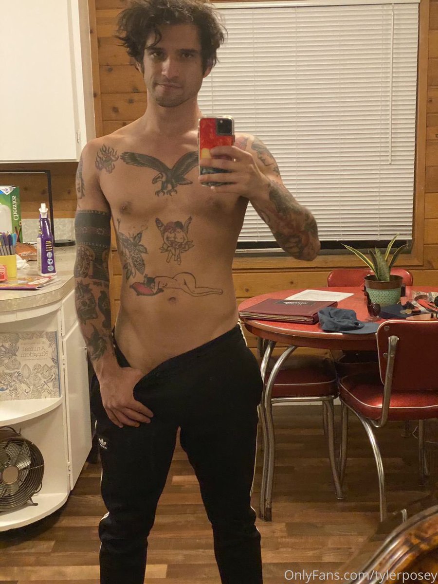 Домашка от тайлера это. Домашка от тайлера это. Домашка от тайлера это. Каждое слово которое вы прочитаете бессмысленно. Актер тайлера дердена.