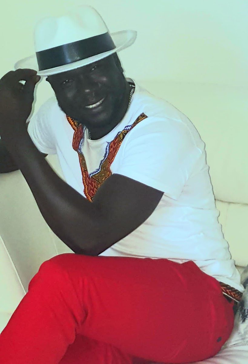 AbelendaCuba's tweet photo. Joven #gambiano graduado en  #Cuba  Fabakary Touray, desde #Londres , ya en #ChallengeCulturaCubana #CubaEsCultura #LaTierraDeMisAmores https://t.co/YLODzADPPQ