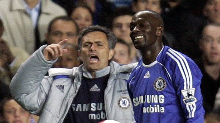 Following the sacking of Ranieri, new manager Jose Mourinho instilled a 4-3-3 system barely heard of in the Prem.It required a specialist 3rd central midfielderJose Mourinho opted for a new signing who had struggled in his first year to occupy this role –  Claude Makélélé.