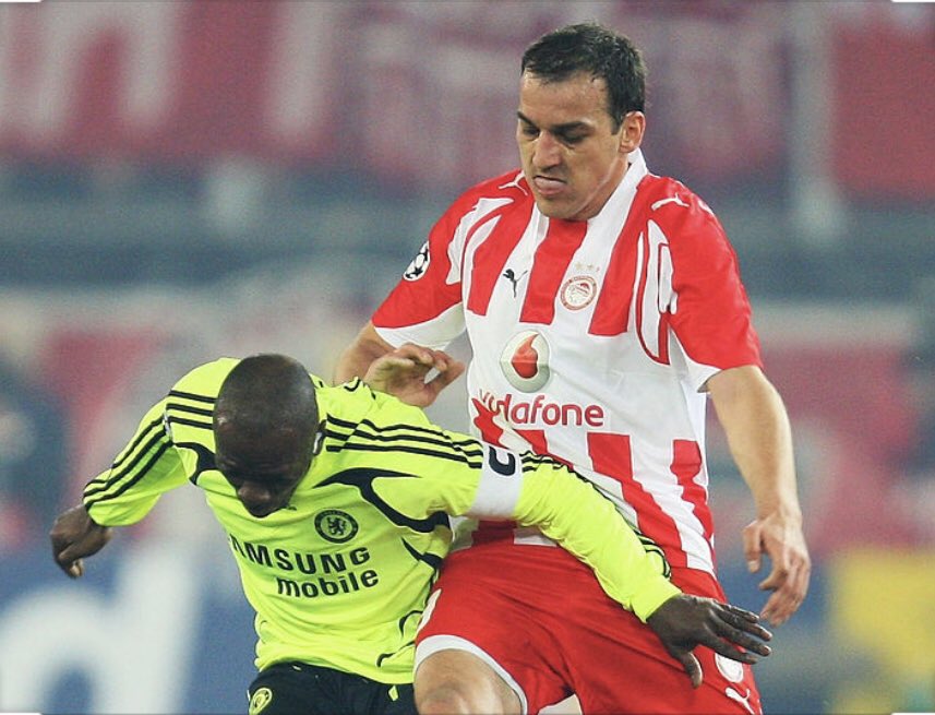 In Dec 2006, in a League Cup game against Newcastle, Makélélé wore the captain's armband in Terry's absence.Makélélé also wore the captain's armband the following season, and was captain even when Terry and Lampard returned, for a crucial Champions League tie against Olympiacos