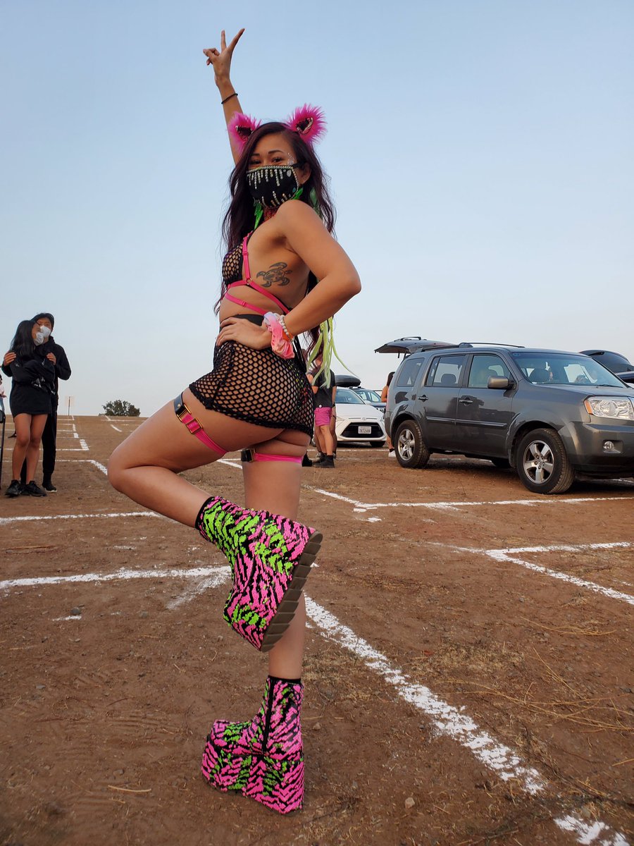 Meghan ‍♀️ on X: Hi everyone, I really missed dressing up and all out for  a rave I felt so cute @ChampagneDrip was amazing, thank you  @sound_xperiment for this event! Use my code meghansolo to save at  @honeiibeth (harness & mask ...