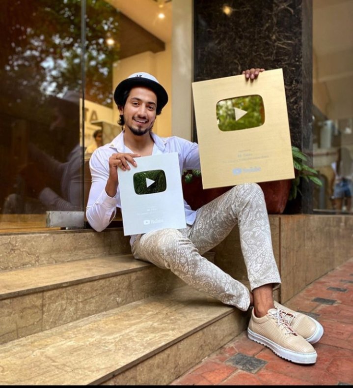 Rezokh07's tweet photo. Congratulations king🤩🤩 finally play button mil gye🥳🥳 Dono ek sath... Love you faisu❤❤
#faisusquad #team07 https://t.co/qiGla2w412