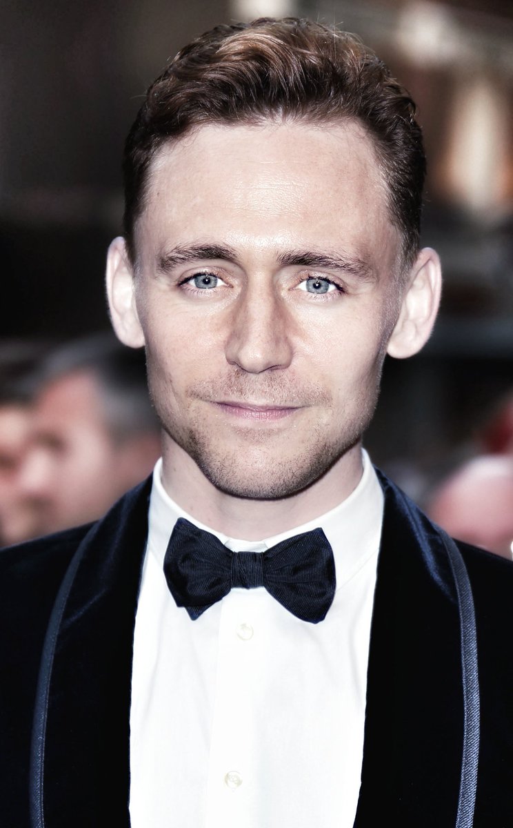 TomTheNextLevel's tweet photo. #TomHiddleston #BecauseThatFace #MyEdits https://t.co/Dsf6pGfy50