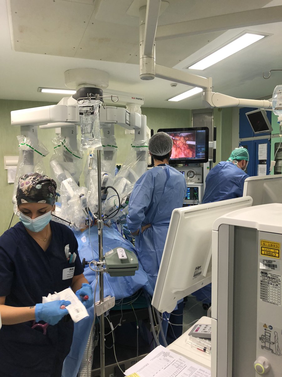 Master di Chirurgia Robotica Sapienza. Sessione in condivisione ed ospiti del Prof Ettore Mearini.
Straordinaria condivisione di esperienze chirurgiche, discussione e scientifica ed amicizia!