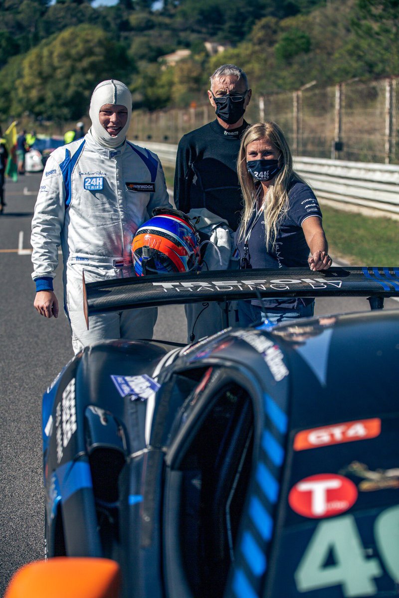 Las Moras tweet media