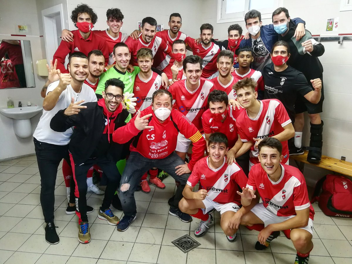 CEArtesaSegre's tweet photo. @CEArtesaSegre 2 @CAtCastellsera  0

Victòria soferta davant el Castellserà en un partit on l'equip ha dominat la 1a part i ha patit durant la 2a però que finalment, en el tram final, ha aconseguit els 3 punts gràcies als grans gols d'Ivan Marin i Guillem. 6 de 6!

🔴⚪🔴
#2cat5b https://t.co/6pknnHKpyf