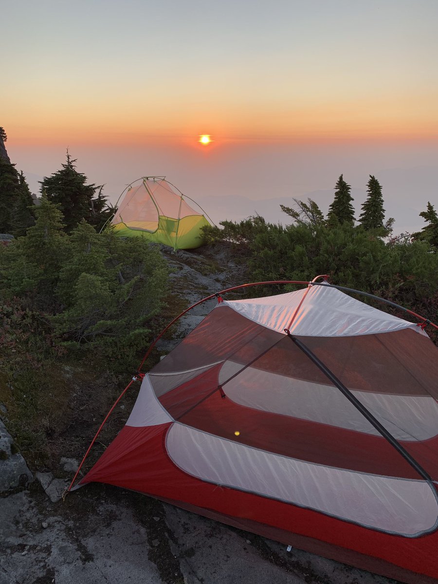 B52View's tweet photo. #Sunset after a long day on the #howesoundcresttrail after #summitting the #westlion #yvrhikes vlog on YouTube to follow... link in bio https://t.co/uOC54gckTY