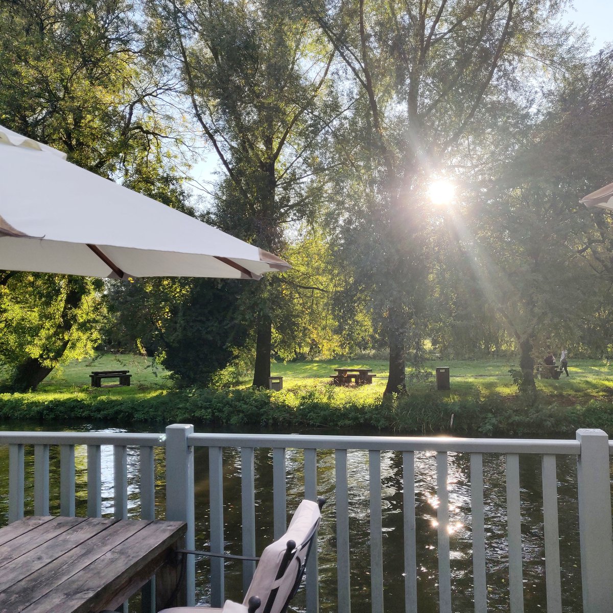 weyside's tweet photo. Golden hour at the Weyside. Currently around 4pm....just saying....๐
#guildfordtowncentre #surreyfood #thingstodoinguildford #surreyiloveyou #loveguildford #whatsoninguildford #guildfordcastlegrounds #surreylife
#guildfordsurrey #surreybusiness @youngspubs https://t.co/z6cvniKHJN