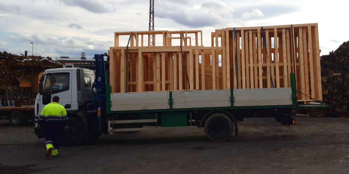 KalmaKeco's tweet photo. Quedaba todo listo para empezar con el montaje del entramado ligero que ya venía de camino, bien puntual 💯
#biopasivo 
#KalmaK
#ArquitecturaBioclimática
#CasaPasiva
#PassiveHouse
#ConstrucciónSostenible
#Bioclimática
#EficienciaEnergética
#EconomíaCircular
#ViviendaSaludable https://t.co/MCbXSgkTzU