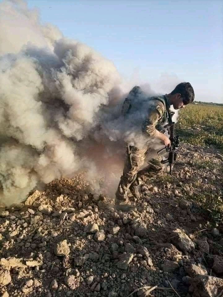 Ghorzong's tweet photo. پاکستان په يوه وخت کی په لر او بر د پښتون په تباهي لاس پوري کړی ، هلمند او واڼا دواړه د پنجابي پوځ په اوور کې سوځي ، پښتنو يو موټي شي ، او پنجابي د اټک څخه هغه غاړي ته په خپل زور واړوي ، مرګ په پاکستان
مرګ په طالبانو کفارو 
ژوند ملی اردو  
#SaveWanaBazar #SaveHelmand https://t.co/G12kztWmWF