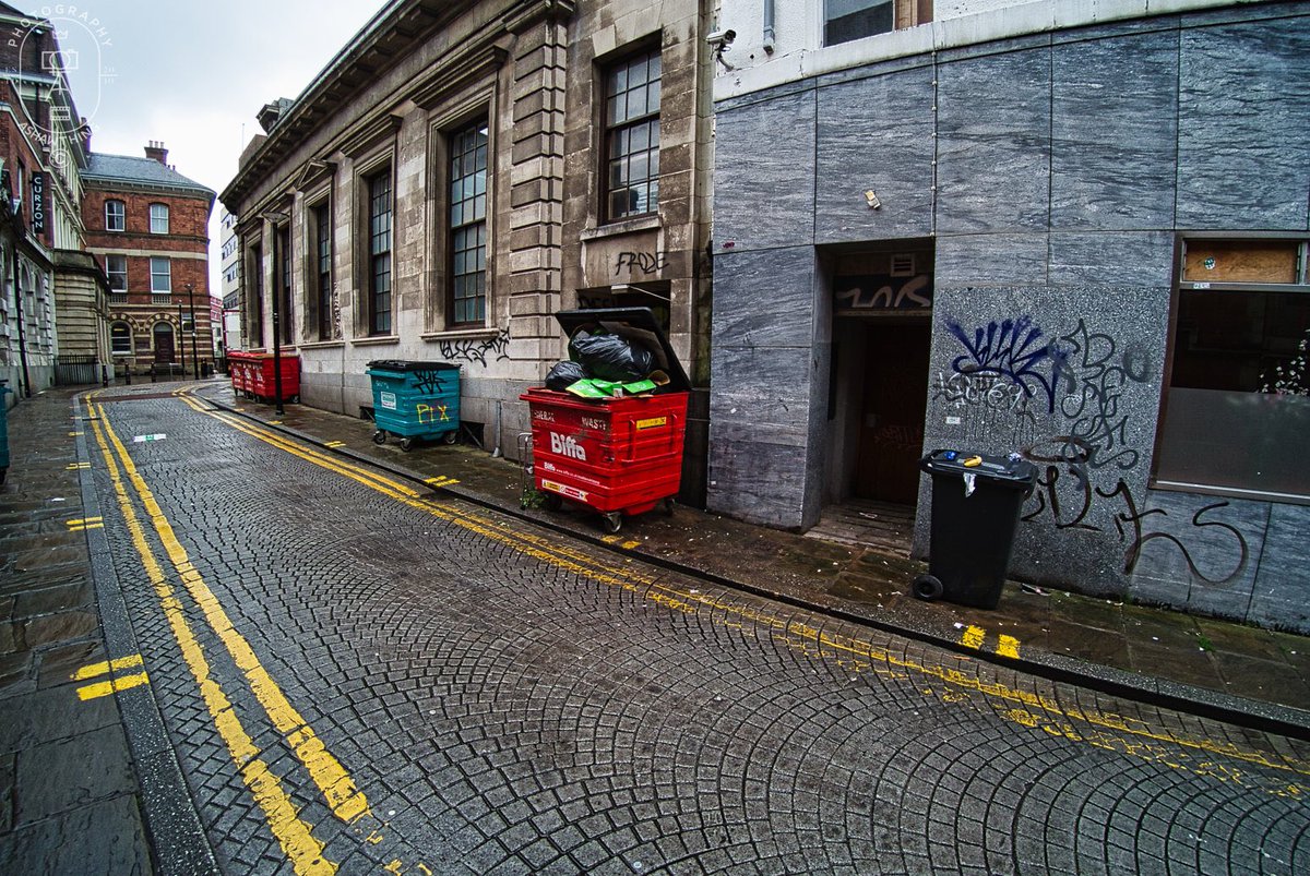 StrategicPlanet's tweet photo. The back streets of Sheffield (bin day).
#Photography #Sheffield #Holidays #Urban #Travel #Tourism #Skylum #AShawThing #Luminar4 #pastholidays #Architecture #Biffa #wherehaveallthepeoplegone https://t.co/TWhUEewYid