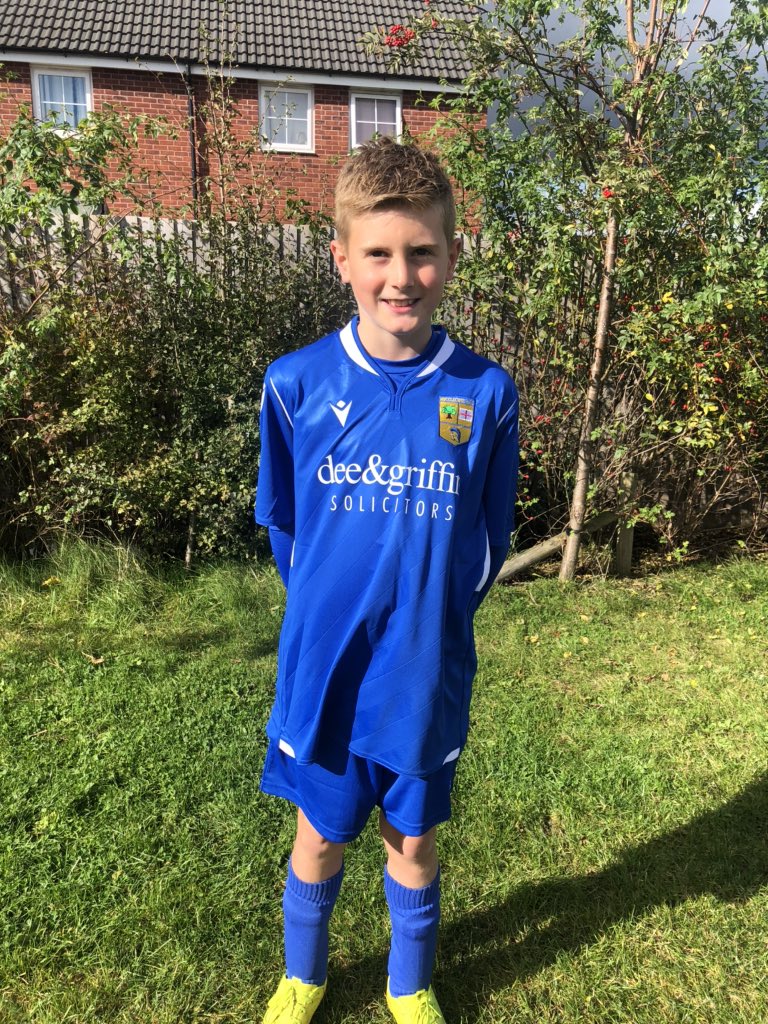 Dean Barnard (@deanowb) on Twitter photo New season new kit. Looking good. Thanks <a href="/deeandgriffin/">dee and griffin</a> and <a href="/Hazlewoods/">Hazlewoods</a> #hucclecotehawks New season new kit. Looking good. Thanks <a href="/deeandgriffin/">dee and griffin</a> and <a href="/Hazlewoods/">Hazlewoods</a> #hucclecotehawks