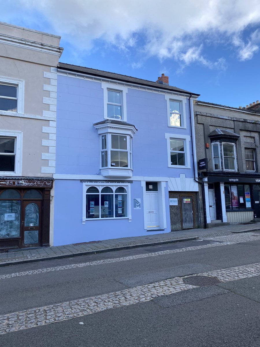 meyrick_develop's tweet photo. Another milestone achieved this week on our development, scaffolding removed from No 23. Works completed by @aaronhayconstruction and monitored by @penfro_consult #development #towncentre #regeneration #residential #residential #modernlivingspace #pembrokedock https://t.co/shkIx1Y8ED