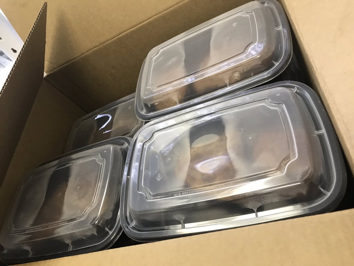 What do I do on game day when we are LOCKED OUT FANS? 
Help people!! Smoked chicken or beef and chili for less fortunate folks down near @CenturyLink_Fld  while the <a href="/Seahawks/">xz* - Seattle Seahawks</a> are handling their business! #DoSomethingKind #GoHawks #SeaFence