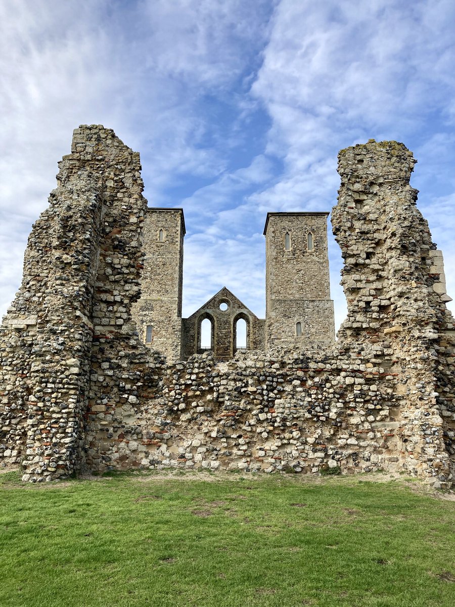 Minghowriter's tweet image. #ReculverTowers #RomanFort #ReculverCountryPark #walking #hiking #coastal #walk #seaside #Thanet #Kent #history #Romans #heritage #church #ruins #Reculver