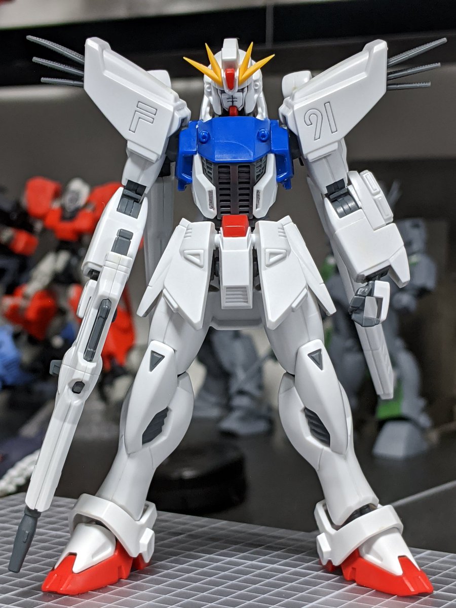 息抜きでHGUC-167 ガンダムF91。 とにかくデカすぎるので、設定画の