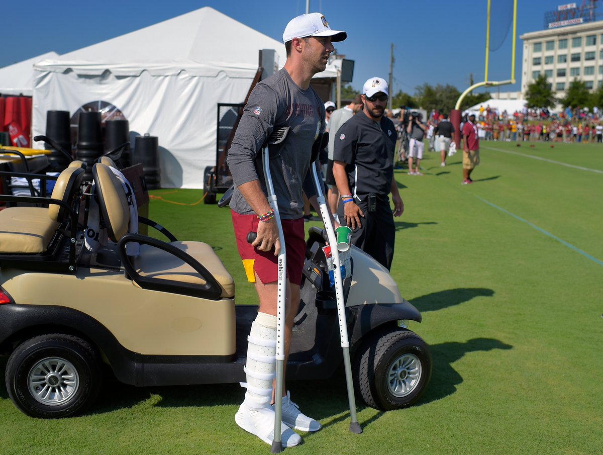 YahooSports's tweet photo. Alex Smith's journey:

🔘 693 days ago suffered a gruesome leg injury
🔘 17 surgeries
🔘 Almost lost his leg and had a life-threatening infection
🔘 Took the field for Washington today after an injury to Kyle Allen https://t.co/R1udplfEK7