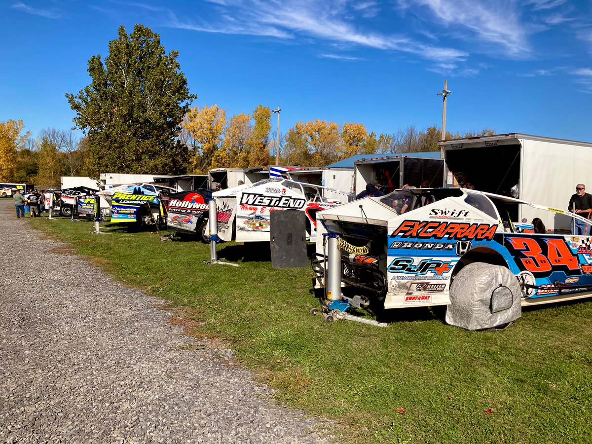 DIRTcarNE's tweet photo. Yup, it’s official. @WeedsportSpdwy is PACKED!😳

9️⃣1️⃣ @REradioz DIRTcar #SportsmanModifieds are in the pit area and ready for a throwdown at The ‘Port tonight 👊🏻 #OktoberFAST https://t.co/qLJEYwM9TL