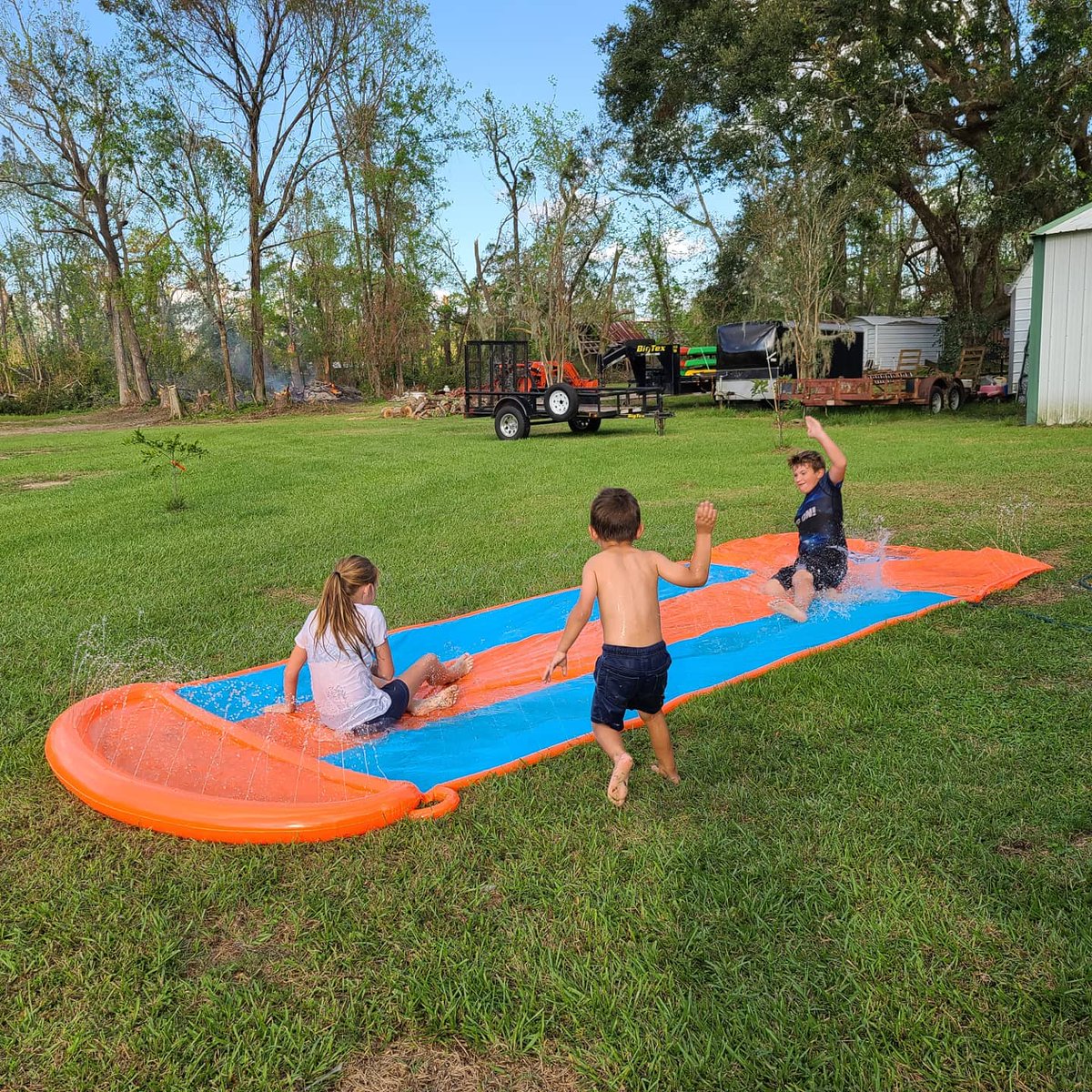 Reviewin_Life's tweet photo. The kids loved the new H20GO!  Triple slide from @bestway_official.  It is wide enough that 3 kids can slide on it at a time and end in a small little mini pool at the end.  The sides have constant water flowing to help keep the slide wet! 

#tryazon #bestway #letsgoh2ogo https://t.co/orswWNUlIo