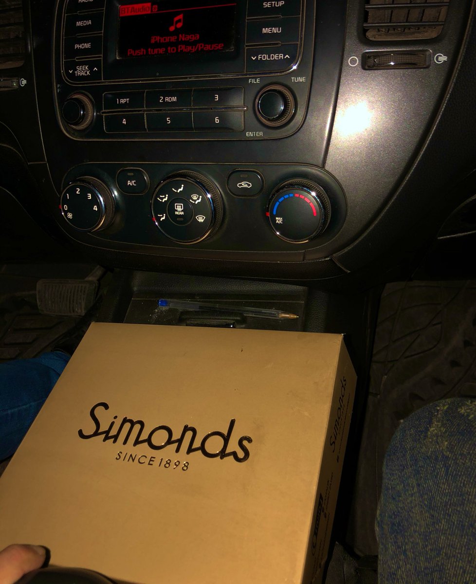 naga_am's tweet photo. #simonds 😍 https://t.co/eQN9S0IFxU