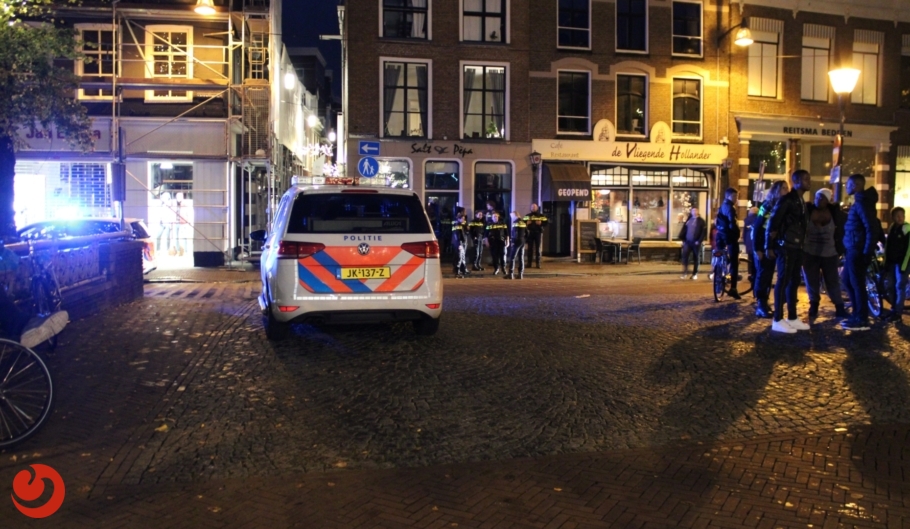 Ernstig gewonde bij steekpartij; verdachte nog niet gevonden