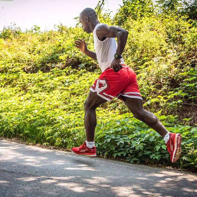 Footballtweet's tweet photo. 44-years old and Clarence Seedorf is still fitter than most players. 💪 https://t.co/yVSsgRWid6
