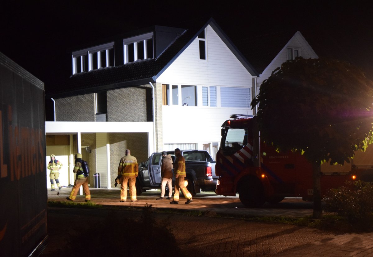 Brandweer rukt uit voor gaslucht in woning -..