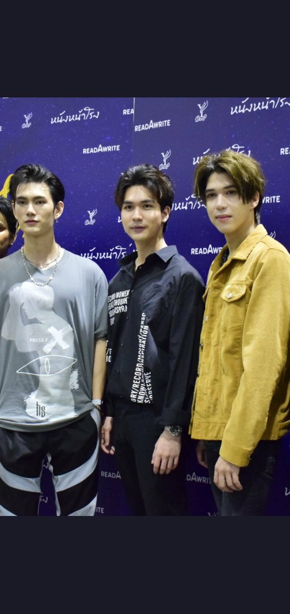 jamie84j's tweet photo. These are not happy faces. Does mv really think they are fooling us no #savethemoons #saveben #savepavel https://t.co/hscnJIdqjD