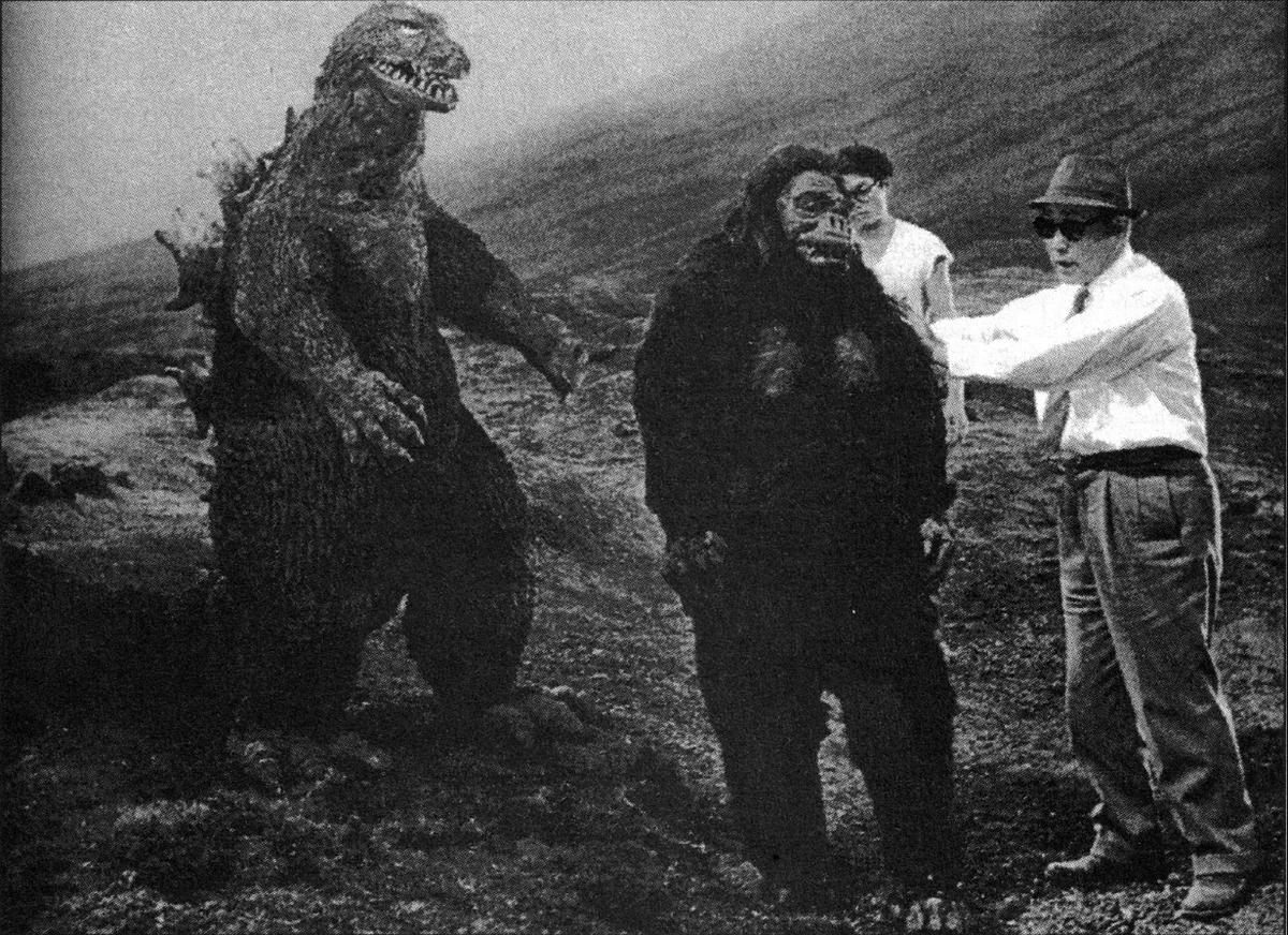 AlexVorkov's tweet photo. Enjoy a random smattering of KING KONG VS GODZILLA set photos.
#KingKong 
#Godzilla 
#kaiju 
#monsters 
#BehindTheScenes https://t.co/hyzwlNqtMB