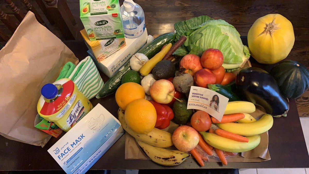 MOFIFONTARIO's tweet photo. Un grand merci à tous nos bénévoles pour leur temps et dévouement en cette période de pandémie qui nous permettent de distribuer 1600 sacs de fruits et légumes à 200 familles de la région de Toronto et de Windsor. 

@CroixRouge_Qc 
@EDSC_GC
#ActiondeGraceSolidaire #MOFIF
#ONfr https://t.co/tk2GyOGrJp