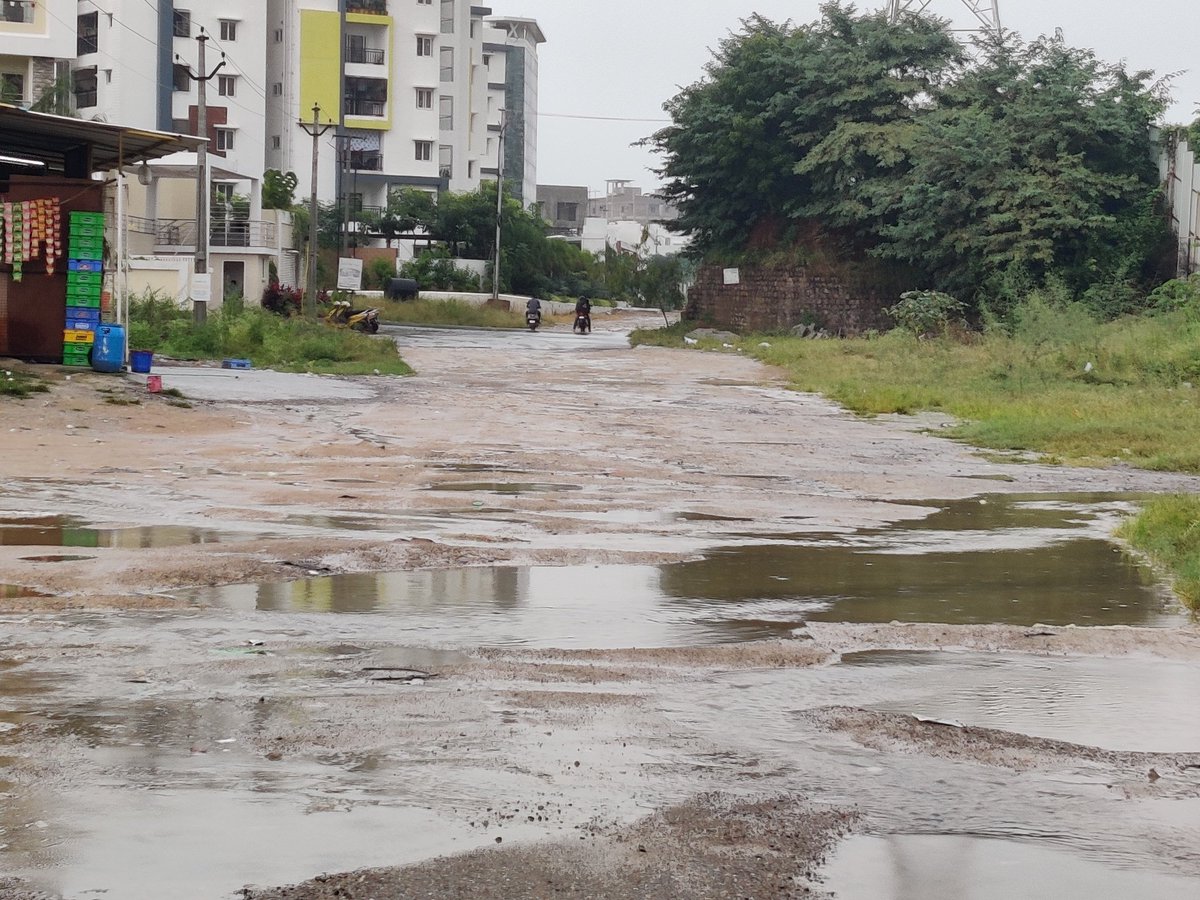 tusharkantlenka's tweet photo. Vasantha City road condition. @KTRTRS  sir, @CommissionrGHMC sir every day we 500+ familes suffer in this 500 m stretch. Request you to help us. https://t.co/e5azpCB6HR