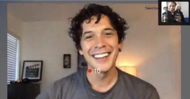 BelizaBuzz's tweet photo. 📸 PHOTO | “When I showed Bob the Bellamy and Clarke figures after I told him that I wanted Bellarke in the series finale he told me "well at least they end up together"” (via @killmywalIs” #Bellarke https://t.co/DLl5UNmH5U