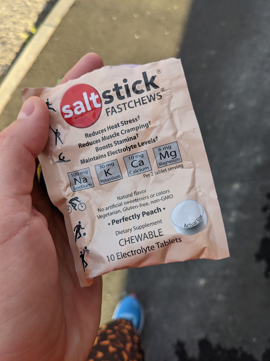 Thread:
Today was my first run trying these bad boys out. I've been experiencing cramp & worsening aches/pains & muscle fatigue during my long runs recently, and it was suggested that I could be dehydrated/in need of electrolytes.
@SaltStick #longrun #longrunsunday #ukrunchat https://t.co/JOrg81b8Vm