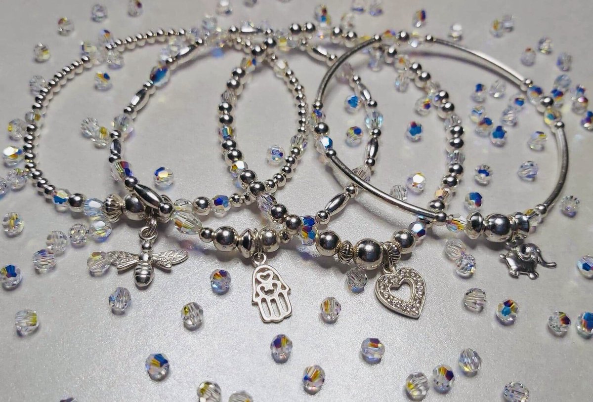 925Magpie's tweet photo. #HandmadeHour sparkle up your life with hand made sterling silver and Swarovski charm bracelets, so many colours and charm options to choose from, please look at my Fb page and share me too 🤞🏻😘@925Magpie message me for more info xx

#madeinstockport #smallbusiness #handmadegifts https://t.co/L4oPOqhLUs