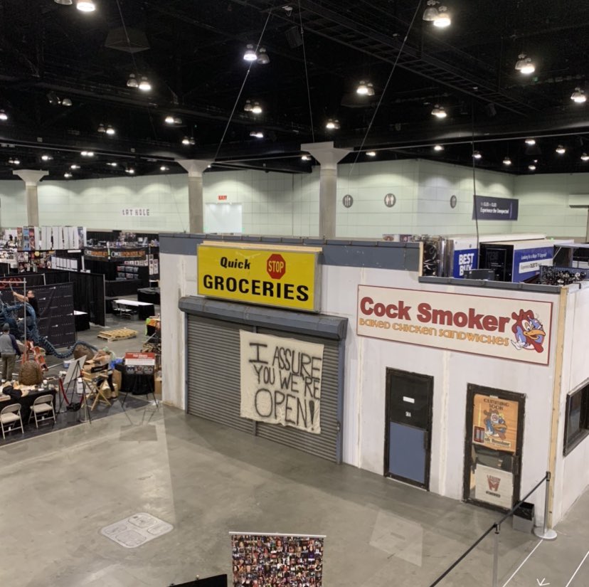 Clare_BK's tweet image. One year ago today.. we built a #QuickStop at @comicconla Seems like a lifetime ago... #jayandsilentbobreboot