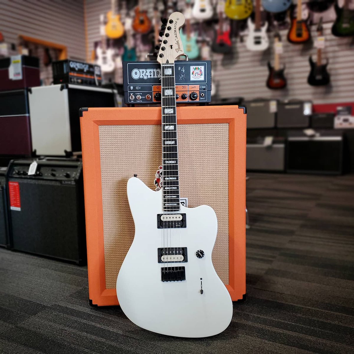 FirehouseGV's tweet photo. Simple math.  One @fender Jim Root Jazzmaster + one @orangeamplifiers Jim Root #4 Terror Head = one killer rig!!

#jimroot #jimrootjazzmaster #slipnot #fenderguitars #artistmodel #orangeamps #orangeterror #jimrootterrorhead #metalrig #shredguitar #shredguitarist #guitarsolo https://t.co/sDNPz83Toq