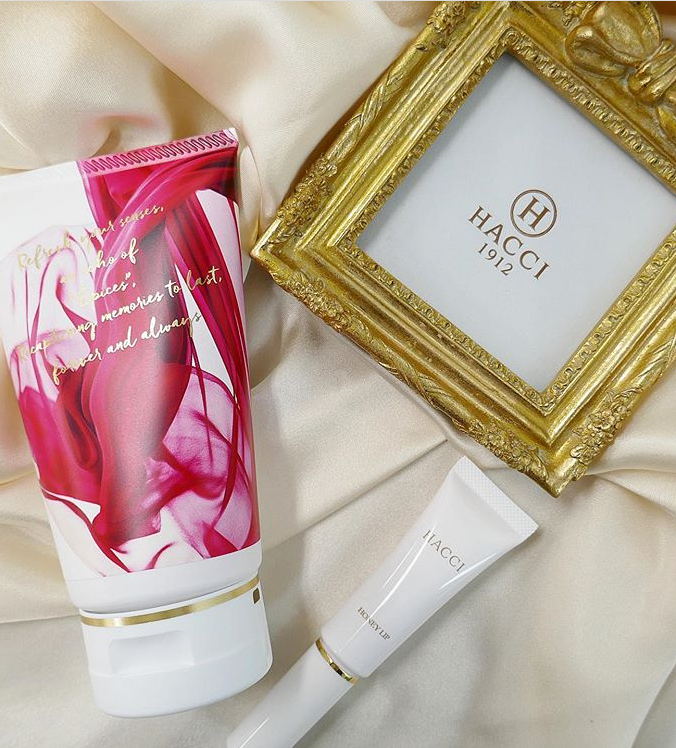 美的 Twitter પર Hacci クリスマスコフレ 注目アイテム Hacci And Me 画像は保湿リップ ボディクリーム フォトフレーム スキンケアからボディケア リップケアまで叶える豪華なセットが登場 T Co Jmf0b8d30x ホリデーコレクション