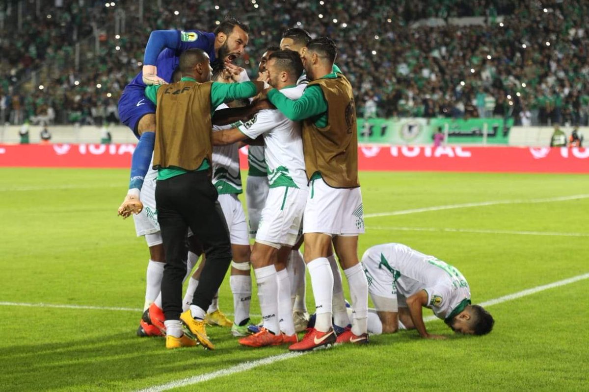 البطولة الوطنية الاحترافية: فريق الرجاء البيضاوي يحرز اللقب

Botola Pro D1: le <a href="/RCAofficiel/">Raja Club Athletic</a> sacré champion