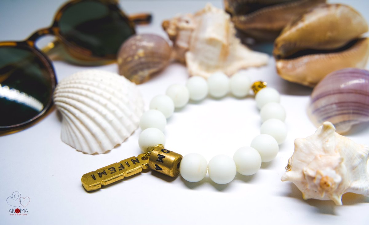 akomalovedesign's tweet photo. βIn the social jungle of human existence, there is no feeling of being alive without a sense of identity.β ~Erik Erikson
#akoma #love #designs #livefreely #loveopenly #livefreely #whoareyou #happiness #ghana #ghanaπ¬π #beads #accra #akomalovedesigns https://t.co/YwupFHVqkM
