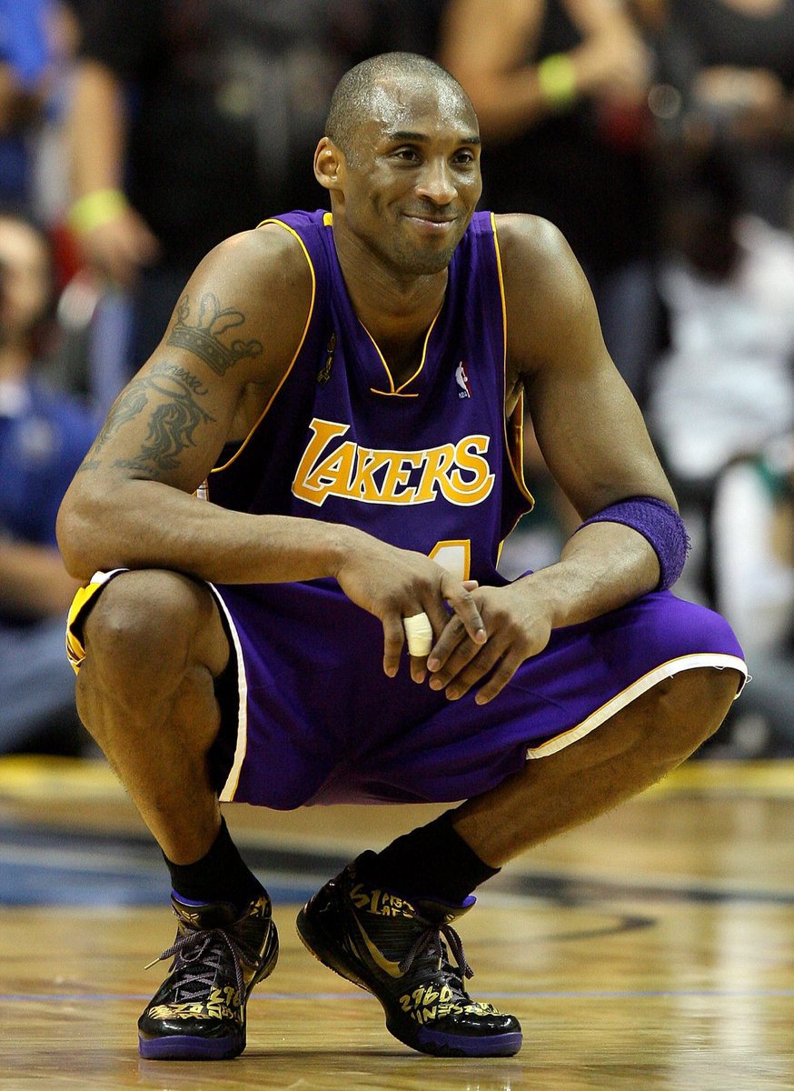 timelesssports_'s tweet image. For you, Kobe. 💜