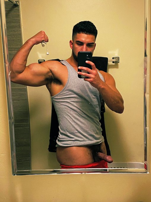 RT if you&rsquo;ve sucked cock in a bathroom 🛁 🚽 🍆 https://t.co/ZBhjPK3BY6