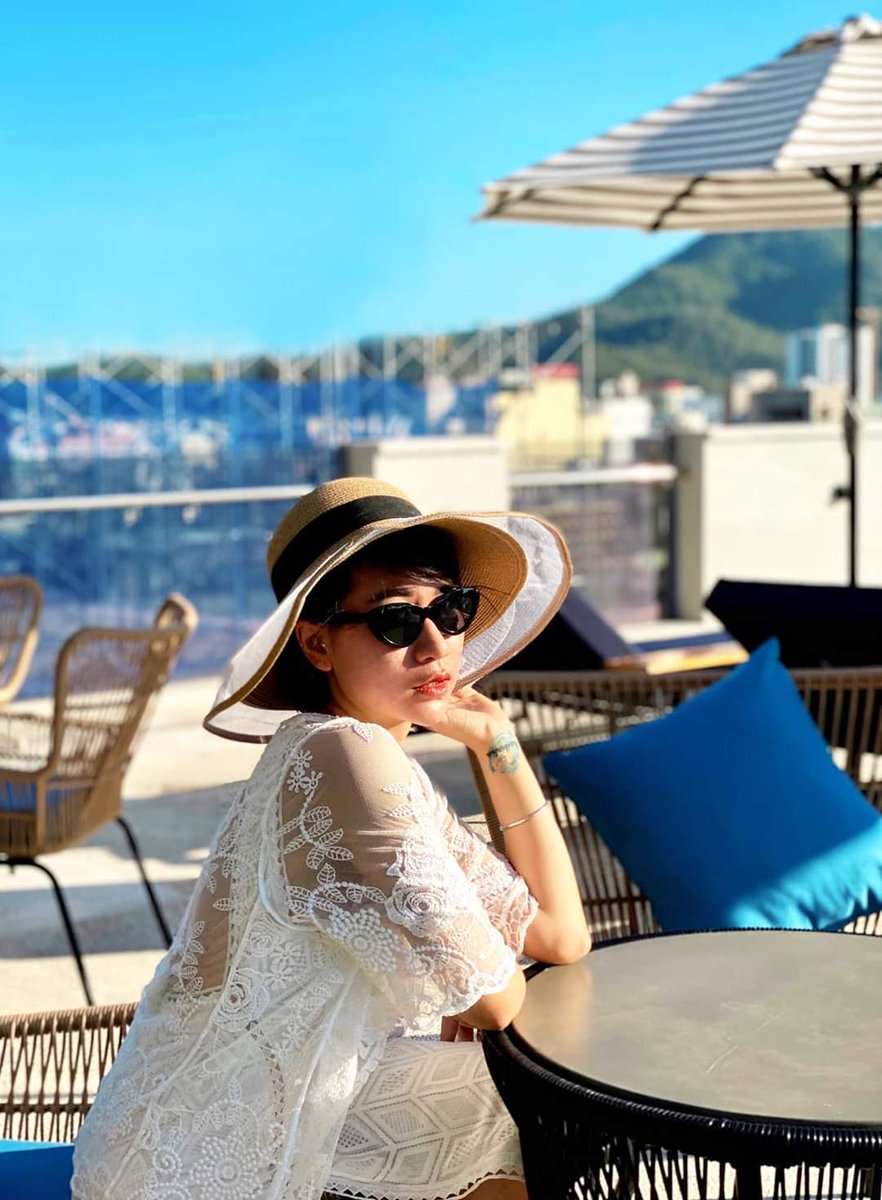 AnyaHotel2019's tweet photo. Sống chậm lại để có một kỳ nghỉ dưỡng tuyệt vời tại Anya Hotel Quy Nhơn.🍃🥰

#AnyaHotelQuyNhon #SwimmingPool #StarlightBar
#Khonggiansongao #ChuphinhQuyNhon #Checkin
#thugiancuoituan #khachsananyaquynhon https://t.co/j3Zc772Ybq