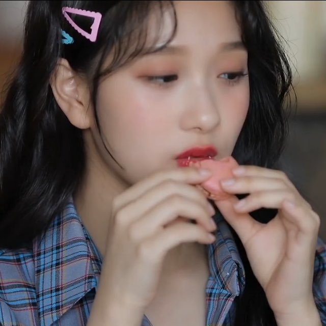 daily seoyeon tweet media