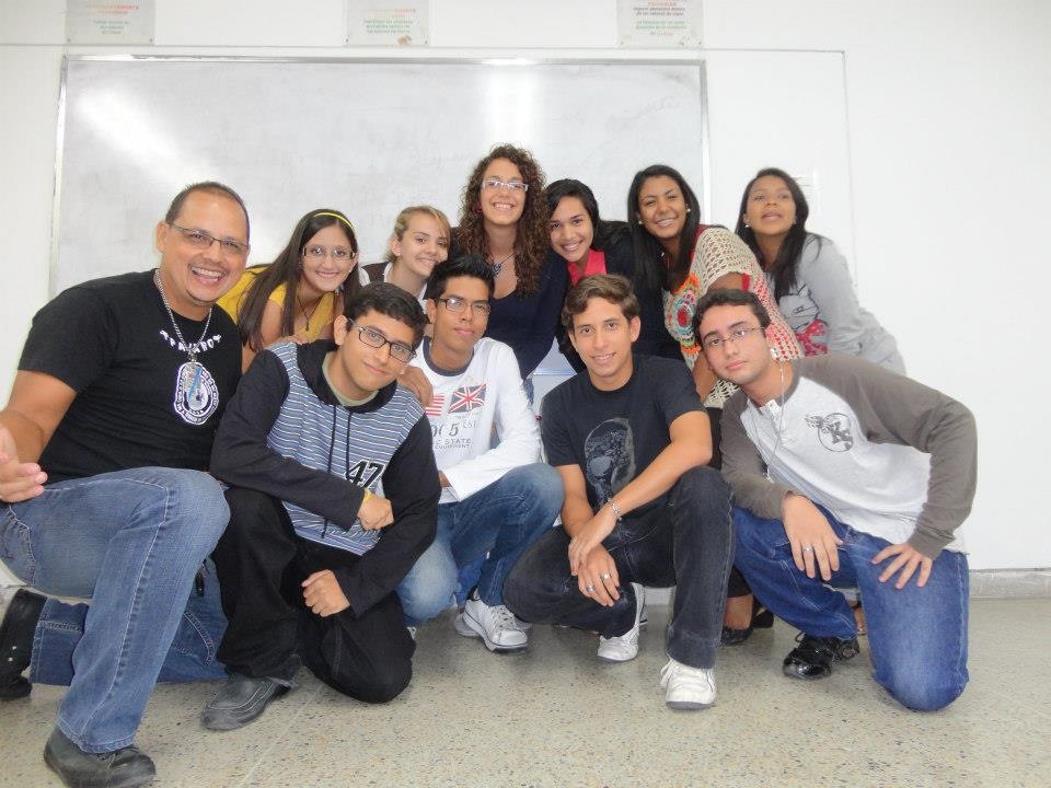 Nestor1Ramirez's tweet photo. #OCT2012

Comenzamos una historia, la mejor de mi vida... conocer al detalle a un gran hombre, mi hijo @NestorDRamirez y tratar de mimetizarme en un segmento atípico, el de grandes adolescentes a los que solo unía un enfoque... ser periodistas...

¡Que orgulloso me siento de Uds! https://t.co/XL5IAcRxdC