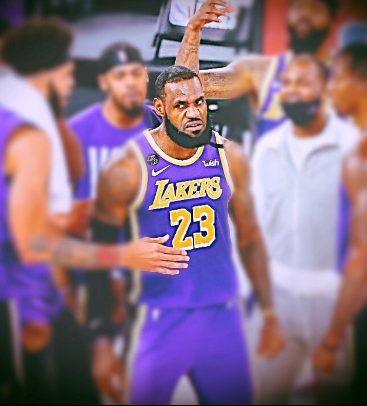 We're watching the GOAT.🐐👑<a href="/kingjames/">LeBron James</a> #GOAT